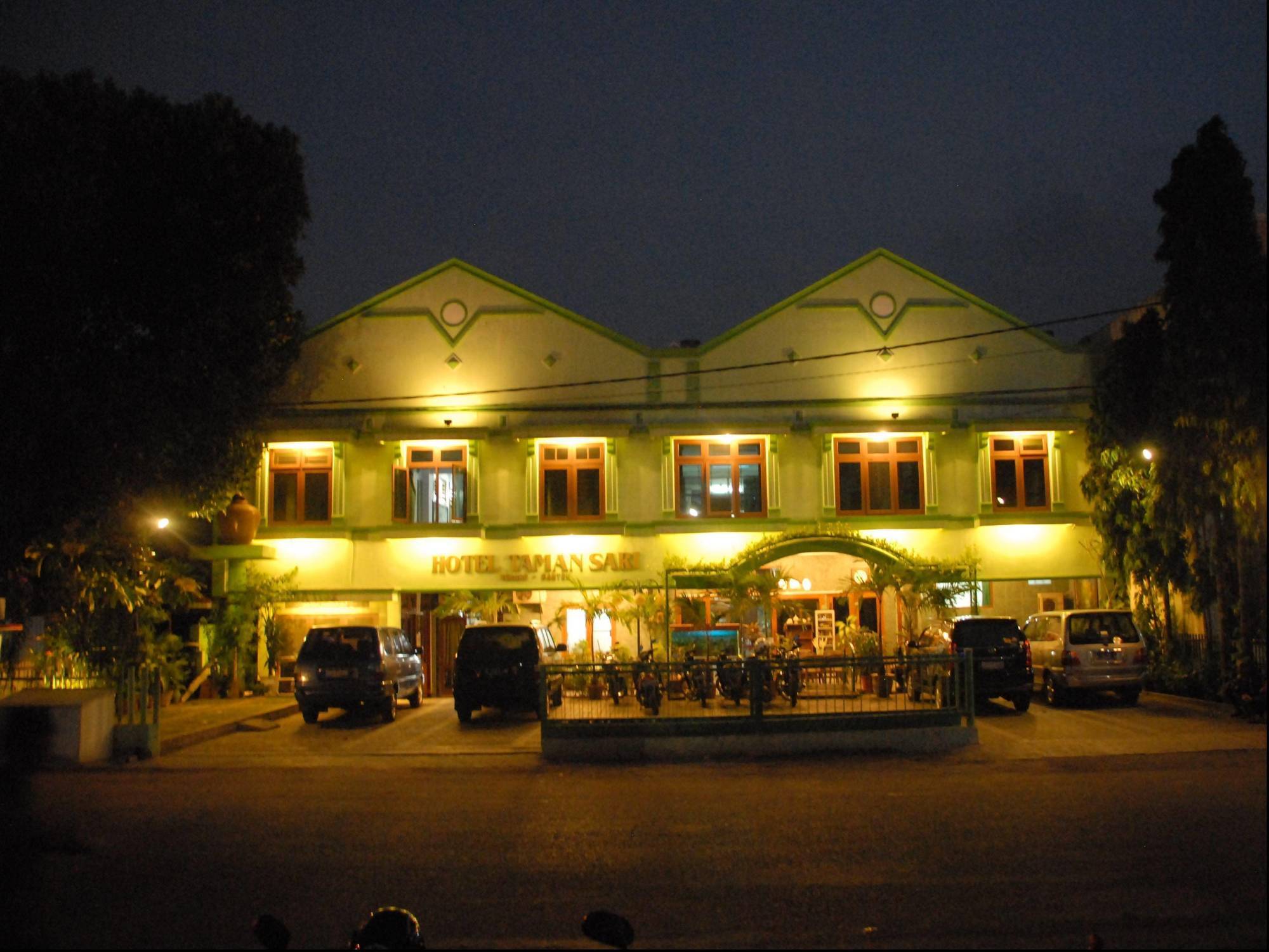 Taman Sari Hotel Serang Eksteriør billede